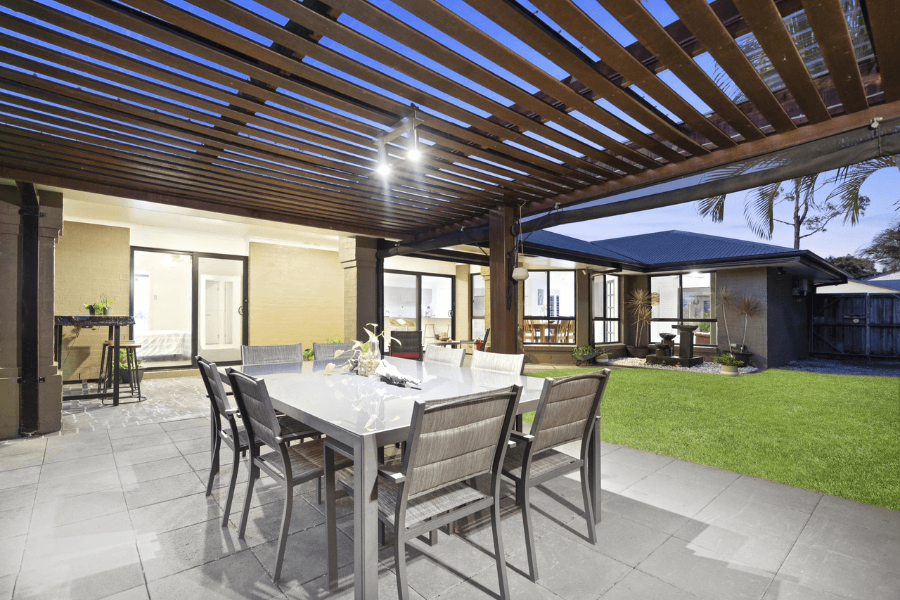 18 Huxley Court, PACIFIC PINES, QLD 4211