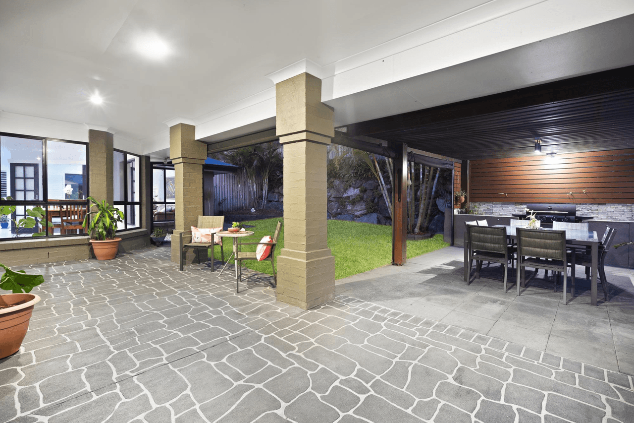 18 Huxley Court, PACIFIC PINES, QLD 4211