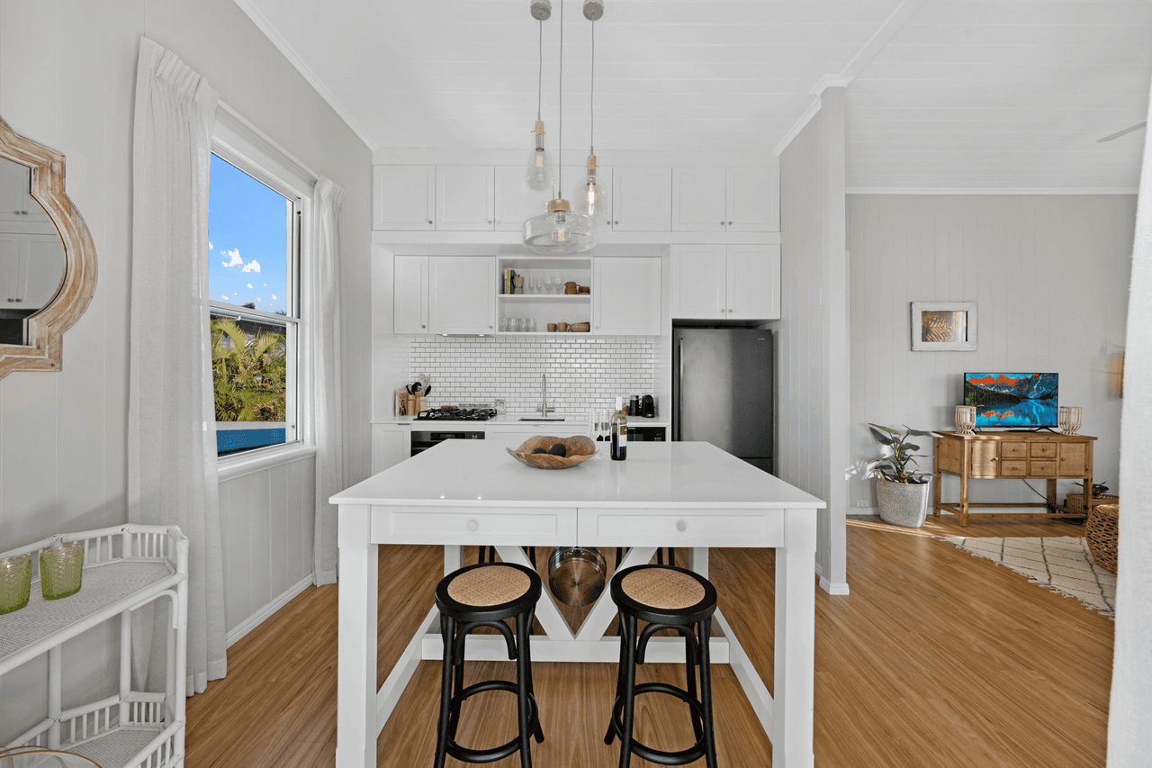 857 Esplanade, Lota, QLD 4179