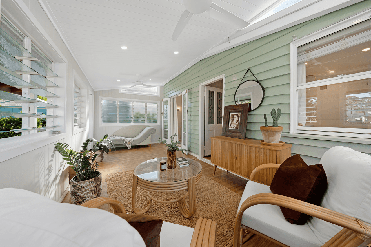 857 Esplanade, Lota, QLD 4179