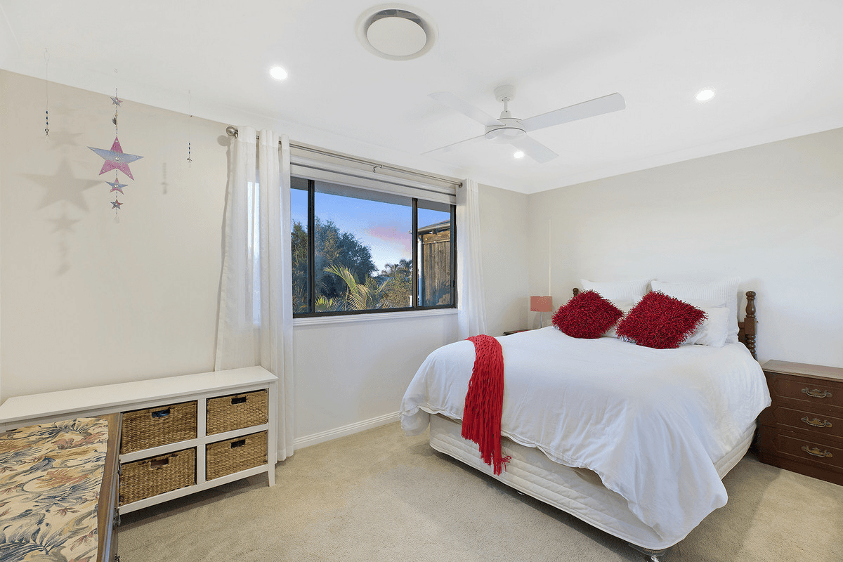 33 Curzon Avenue, BATEAU BAY, nsw 2261