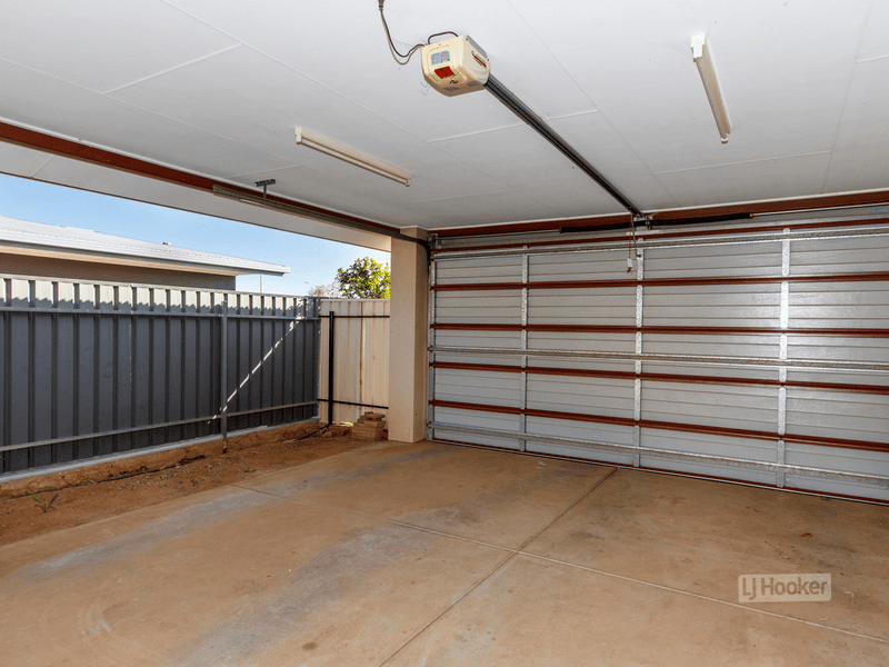 35 Irrampenye Street, MOUNT JOHNS, NT 0874