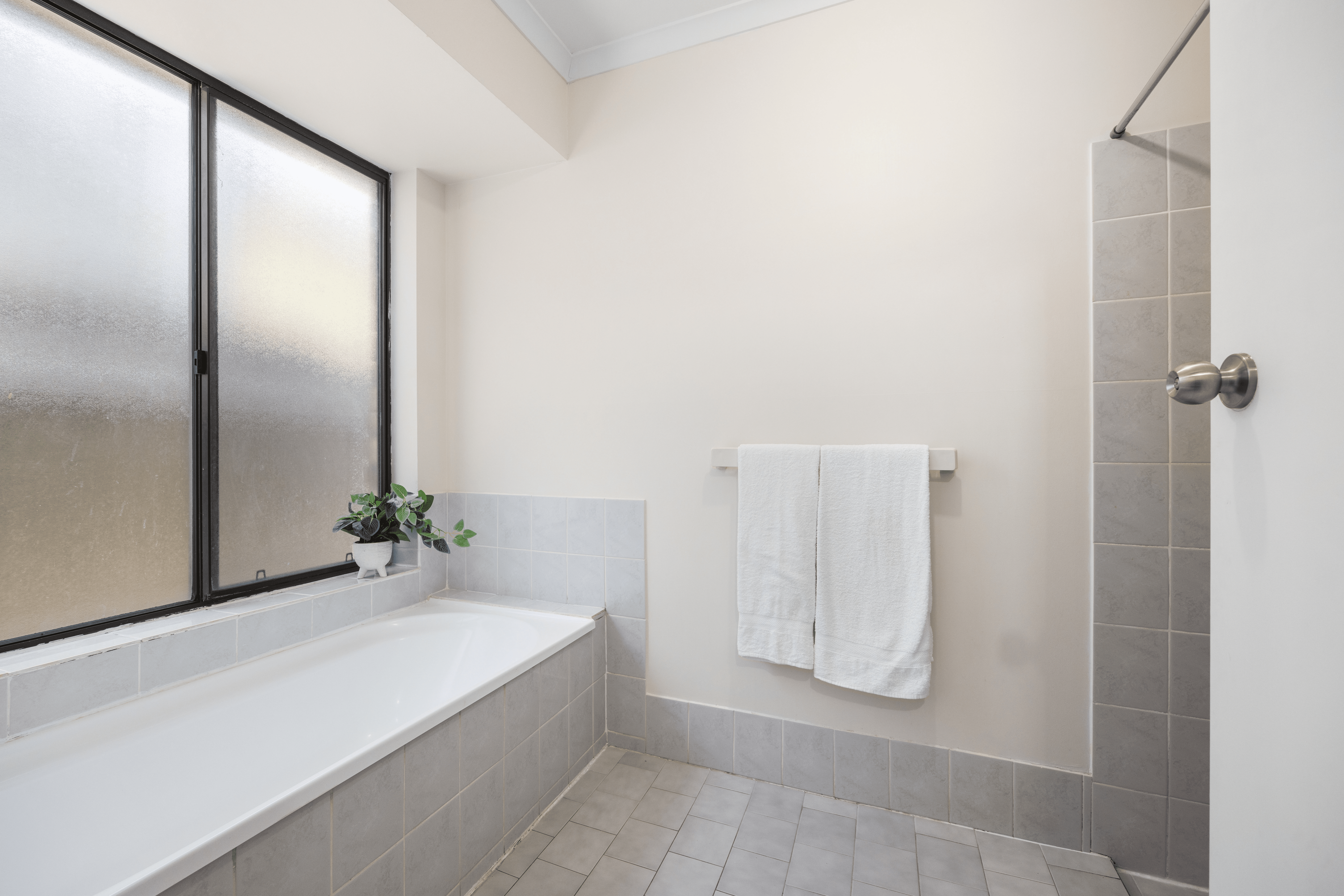 17 Tigress Drive, HALLETT COVE, SA 5158
