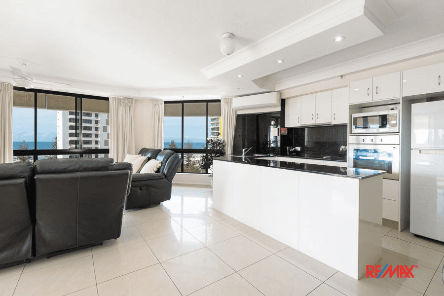 113/15 Victoria Avenue, BROADBEACH, QLD 4218