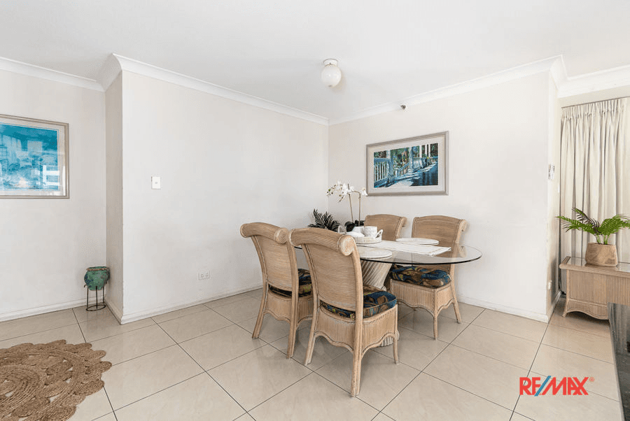 113/15 Victoria Avenue, BROADBEACH, QLD 4218