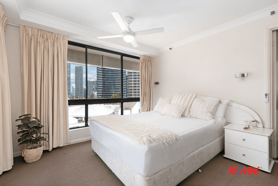 113/15 Victoria Avenue, BROADBEACH, QLD 4218