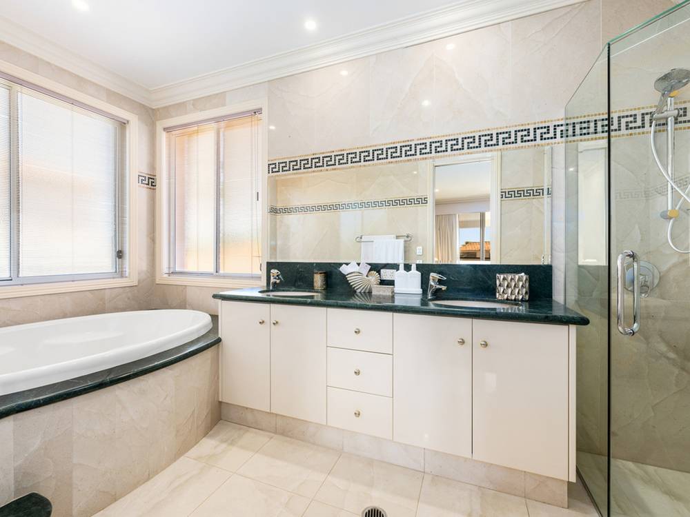 1132 Beechwood Drive, Hope Island, QLD 4212