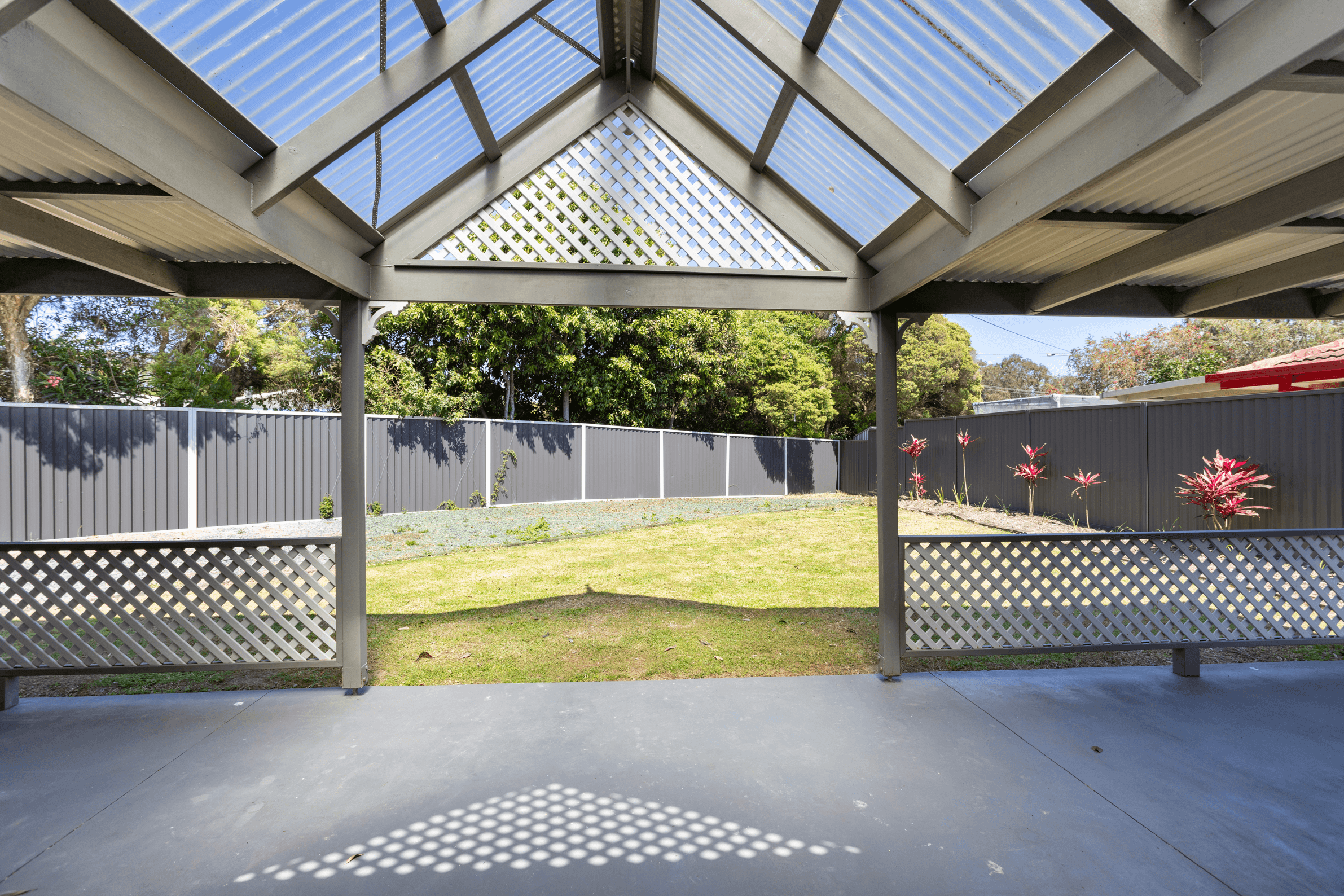 7 Kalmia Court, ELANORA, QLD 4221