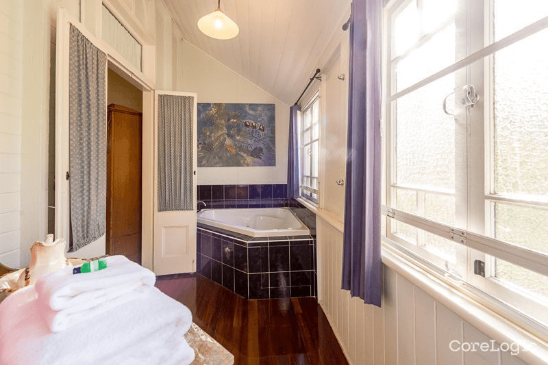 15 Yarroon Street, GLADSTONE CENTRAL, QLD 4680