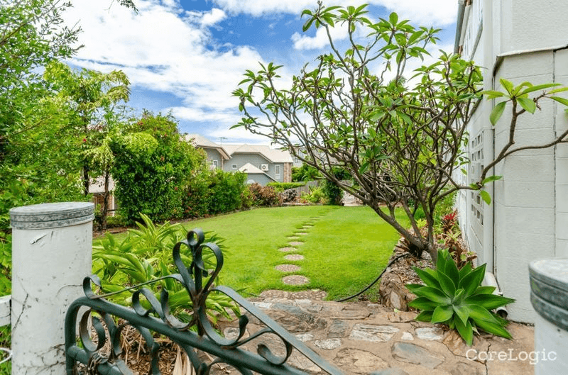 15 Yarroon Street, GLADSTONE CENTRAL, QLD 4680