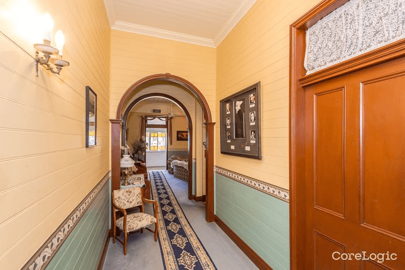 15 Yarroon Street, GLADSTONE CENTRAL, QLD 4680