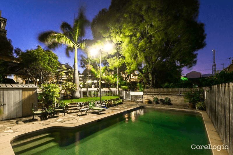 15 Yarroon Street, GLADSTONE CENTRAL, QLD 4680