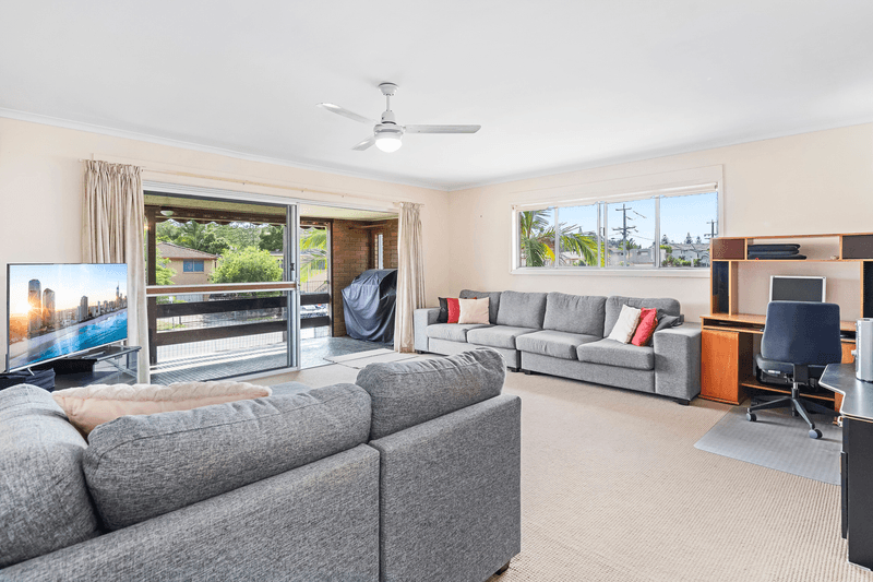 26 Tallebudgera Drive, PALM BEACH, QLD 4221