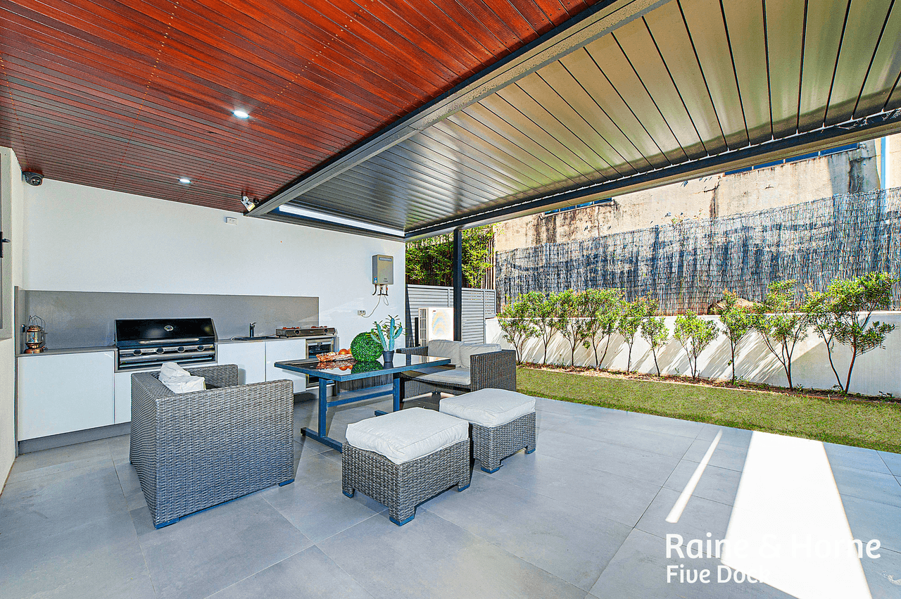 2/10 Burns Crescent, CHISWICK, NSW 2046