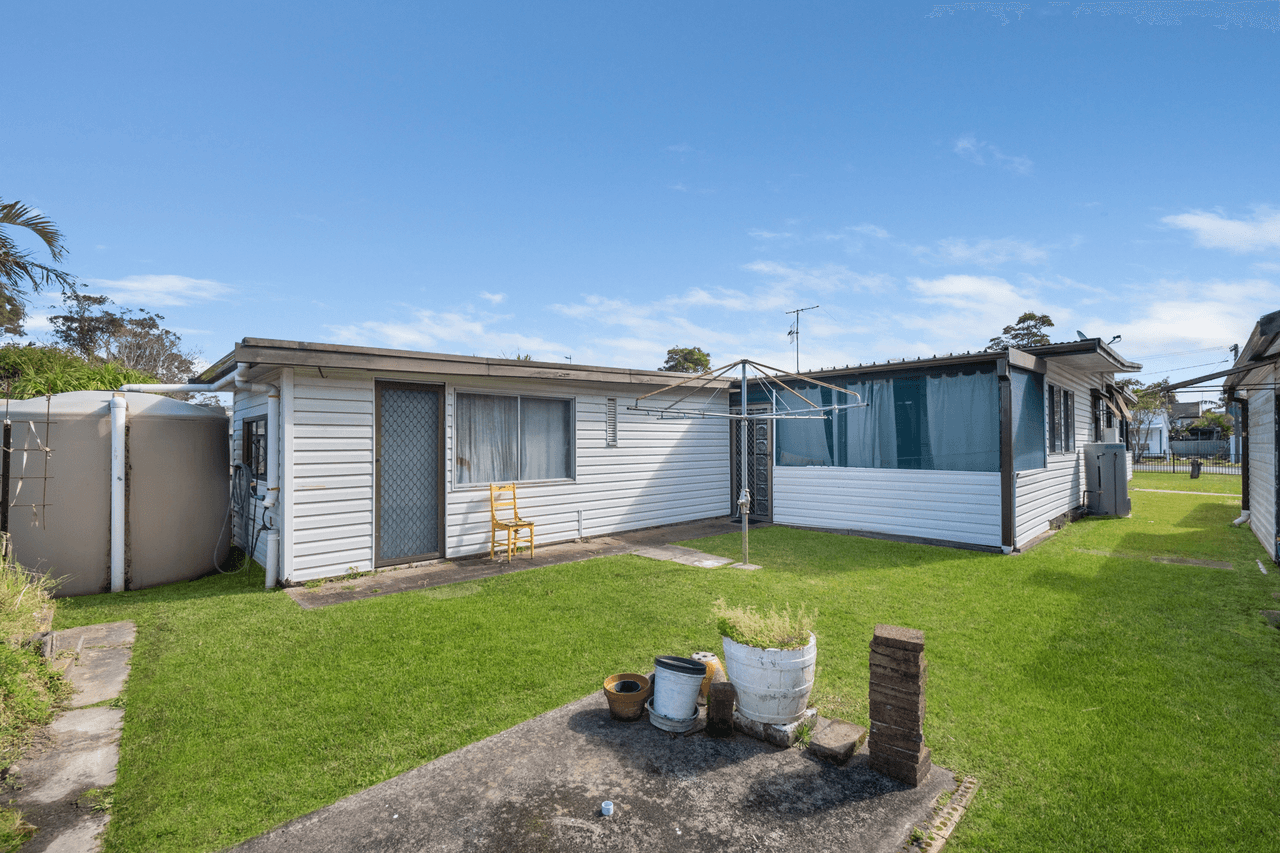 15 Laguna Parade, BERKELEY VALE, NSW 2261