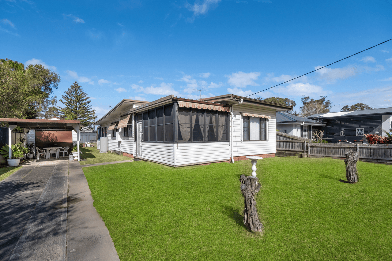 15 Laguna Parade, BERKELEY VALE, NSW 2261