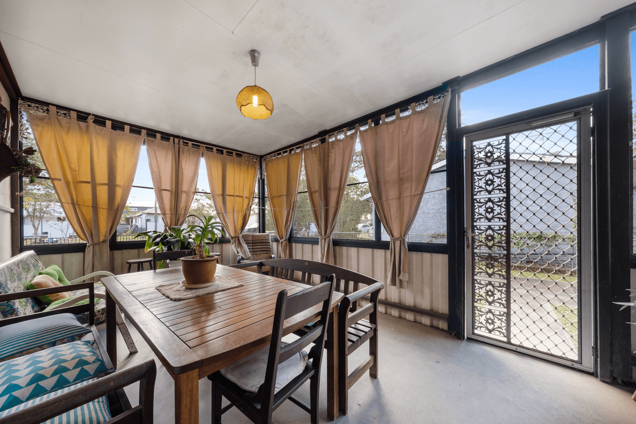 15 Laguna Parade, BERKELEY VALE, NSW 2261