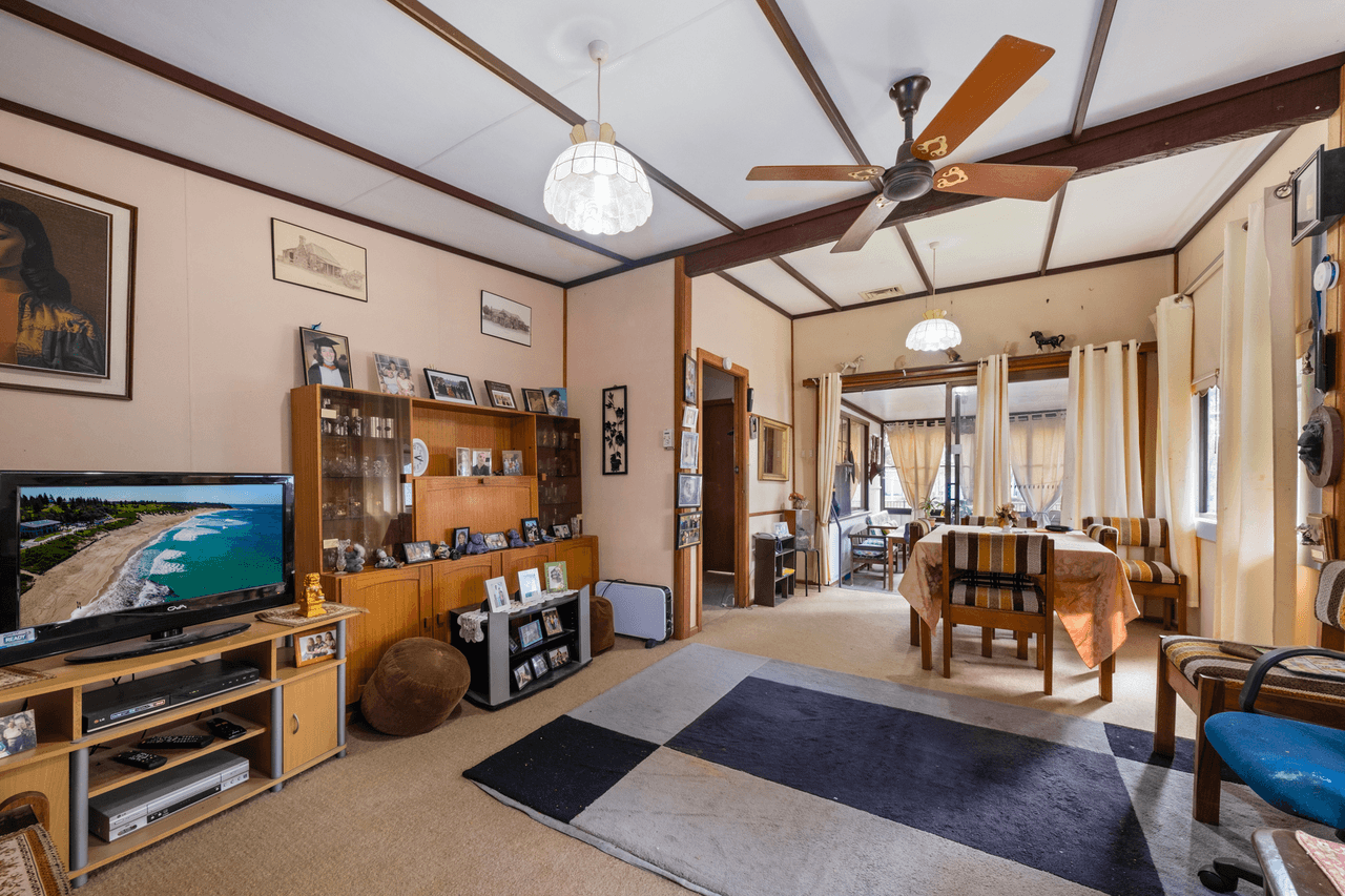 15 Laguna Parade, BERKELEY VALE, NSW 2261