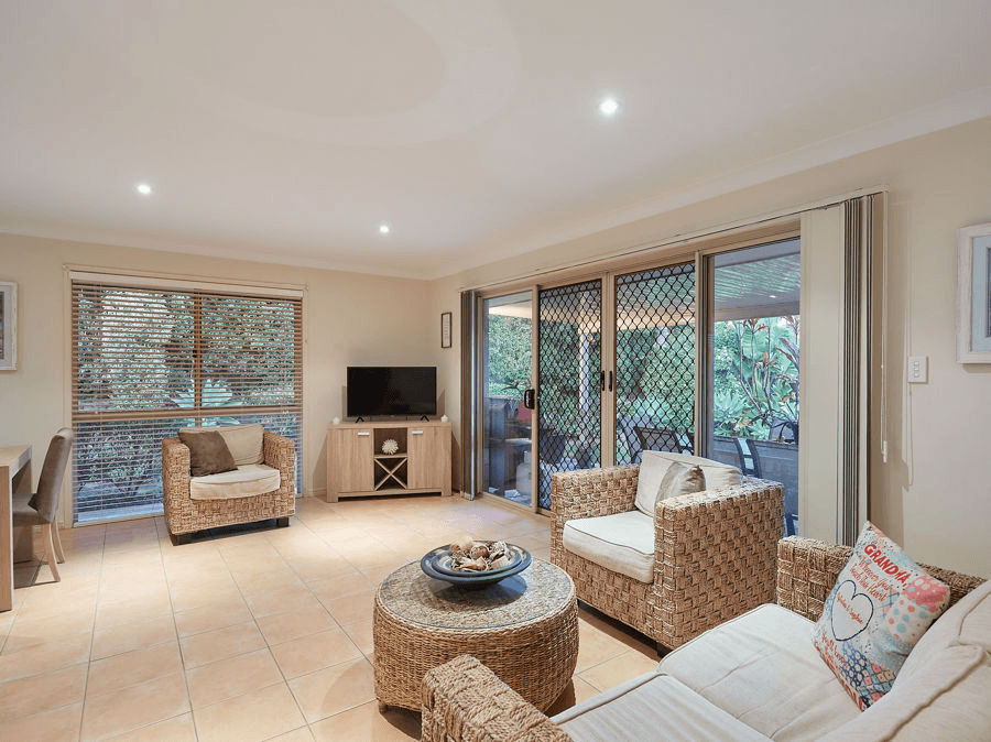 17 Sharscay Close, BURLEIGH HEADS, QLD 4220