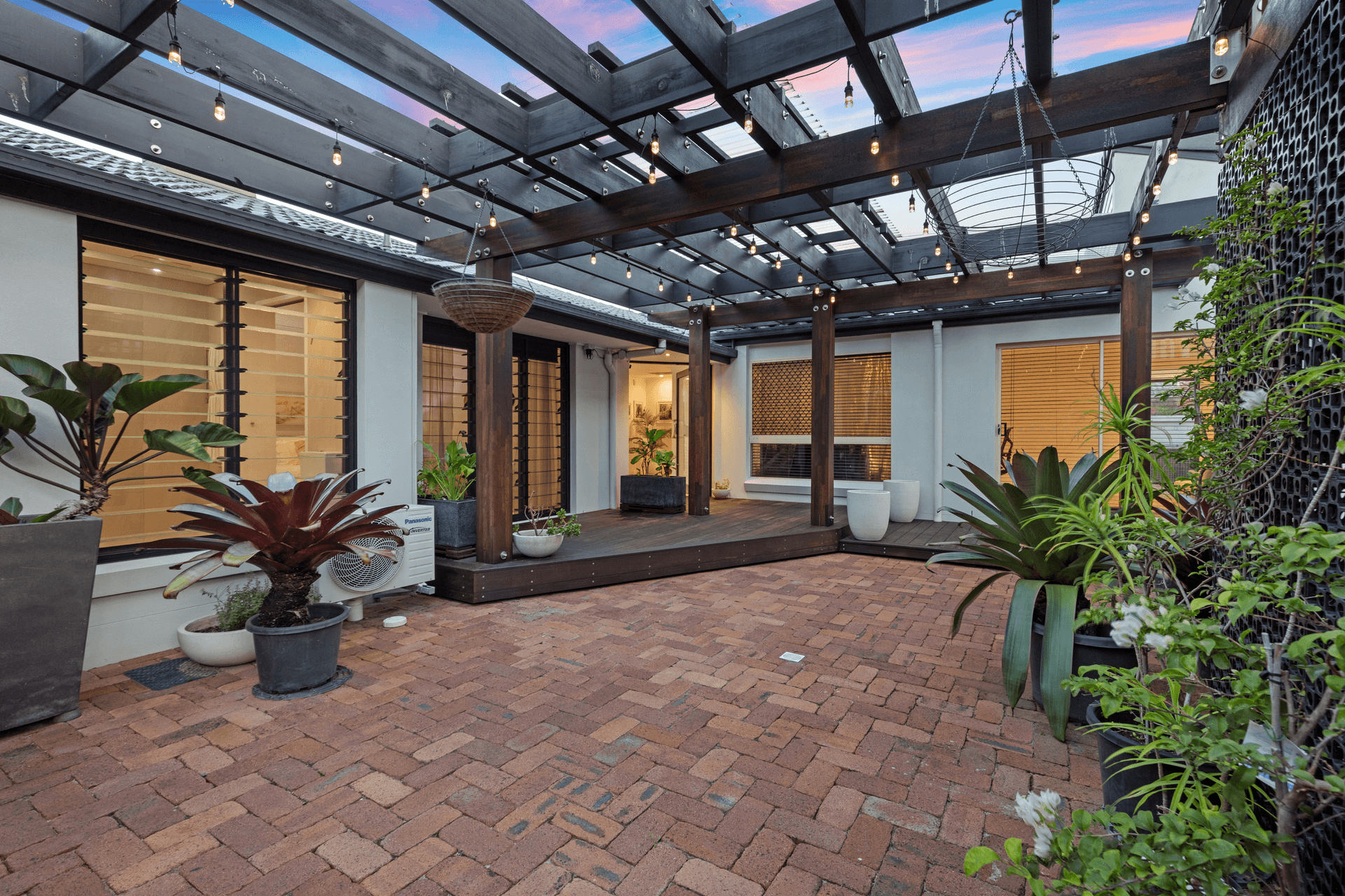 120 Tallebudgera Drive, Palm Beach, QLD 4221