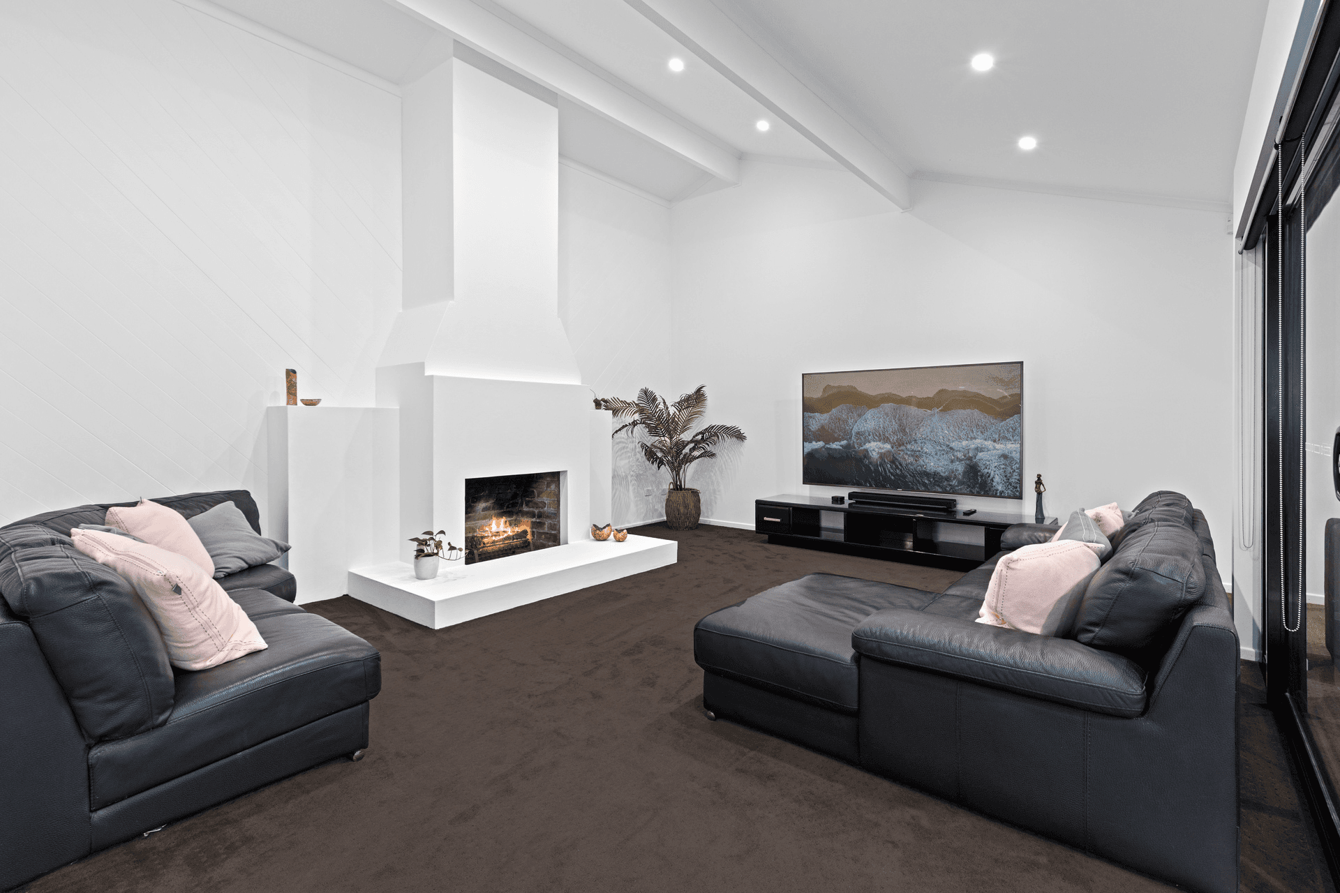 120 Tallebudgera Drive, Palm Beach, QLD 4221