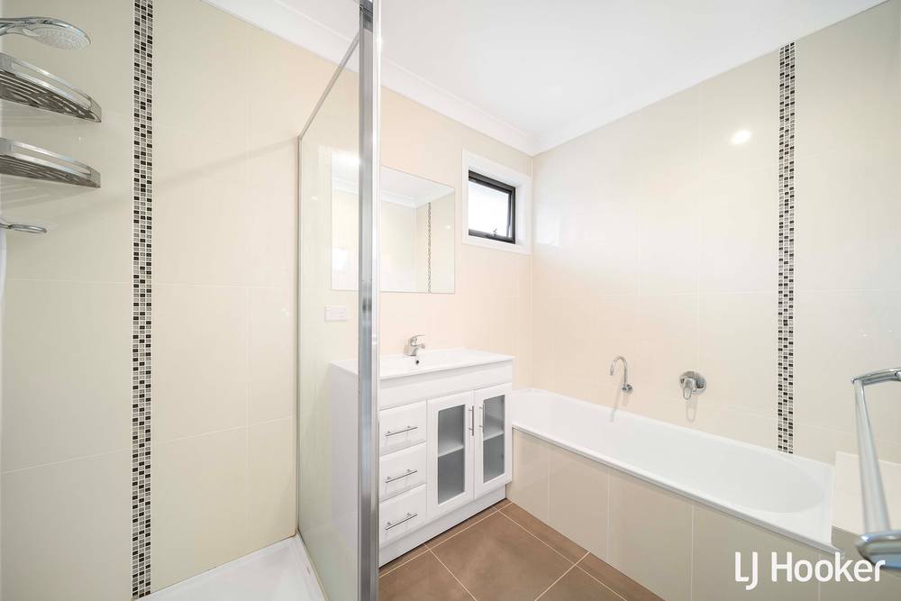 32 Glow Worm Grove, HARRISON, ACT 2914