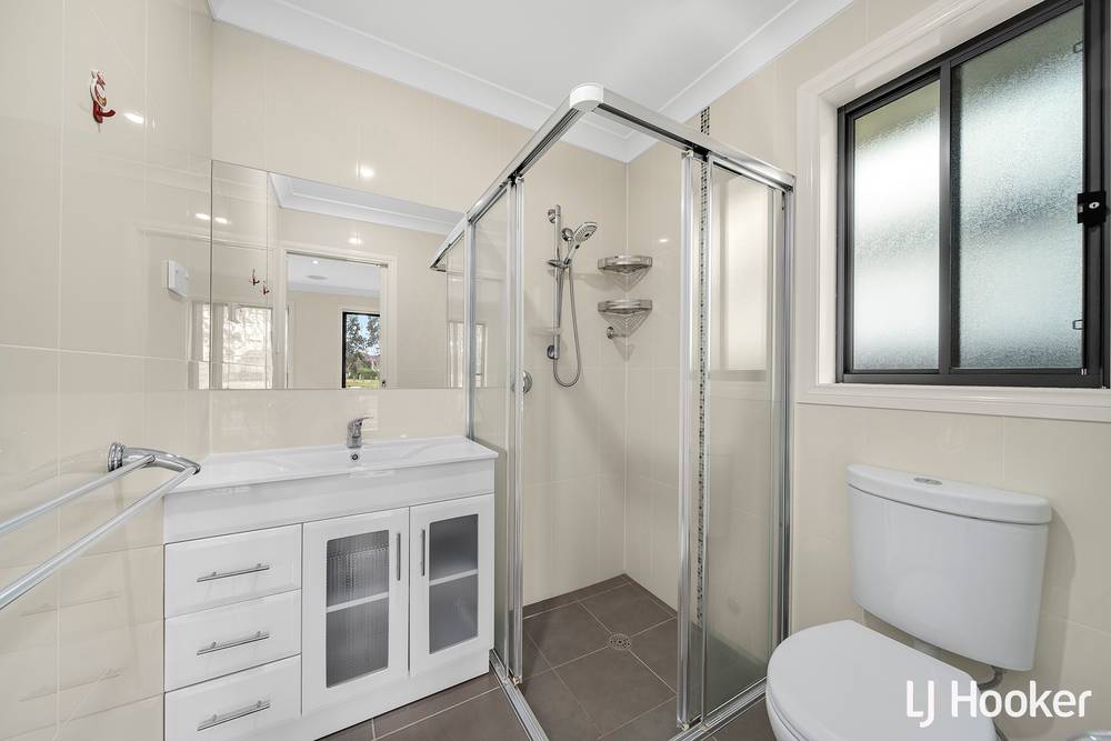 32 Glow Worm Grove, HARRISON, ACT 2914