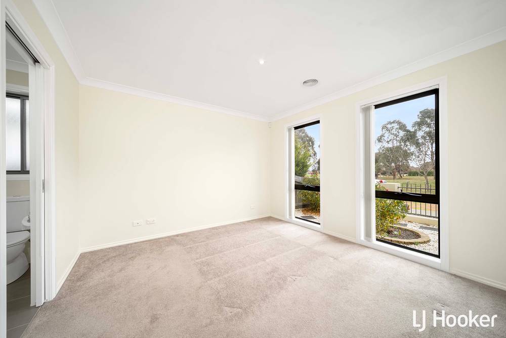 32 Glow Worm Grove, HARRISON, ACT 2914