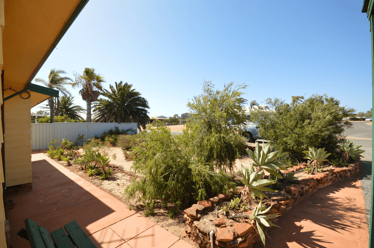 8 Gantheaume Crescent, KALBARRI, WA 6536