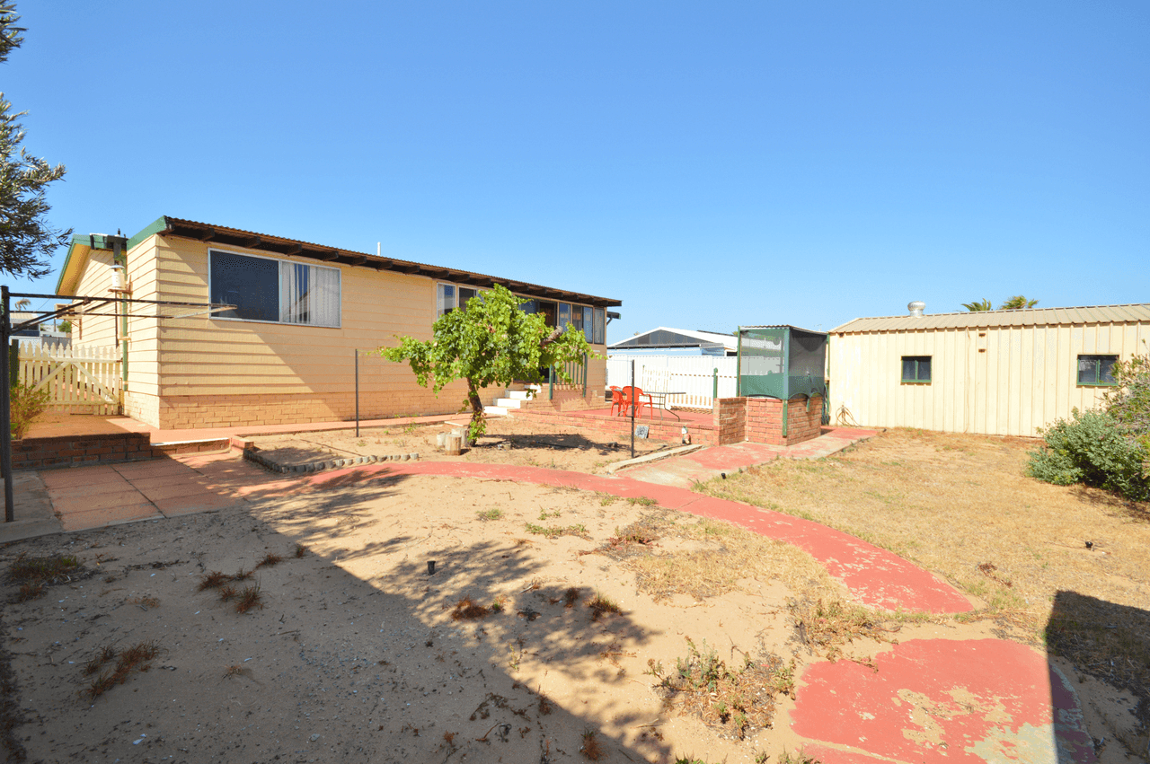 8 Gantheaume Crescent, KALBARRI, WA 6536