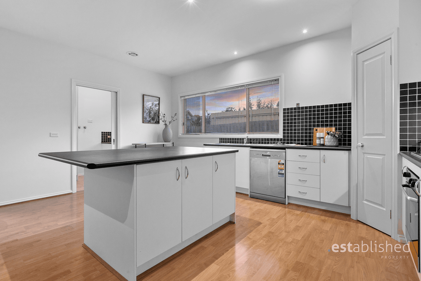 42 Tournament Drive, SANCTUARY LAKES, VIC 3030