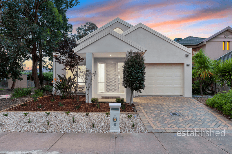 42 Tournament Drive, SANCTUARY LAKES, VIC 3030