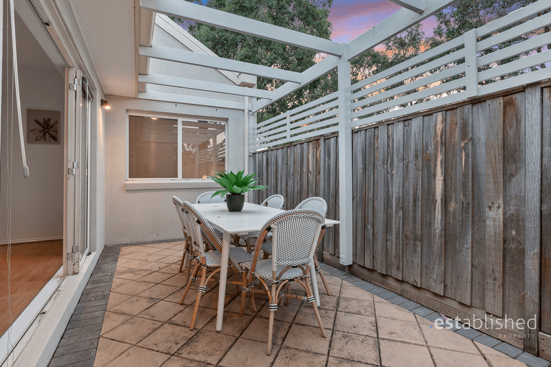 42 Tournament Drive, SANCTUARY LAKES, VIC 3030