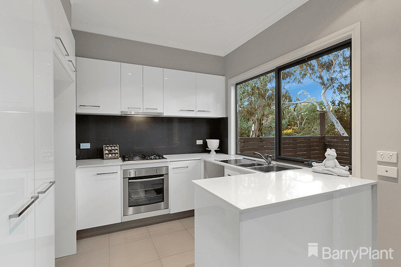 2/9 Louis Street, Greensborough, VIC 3088