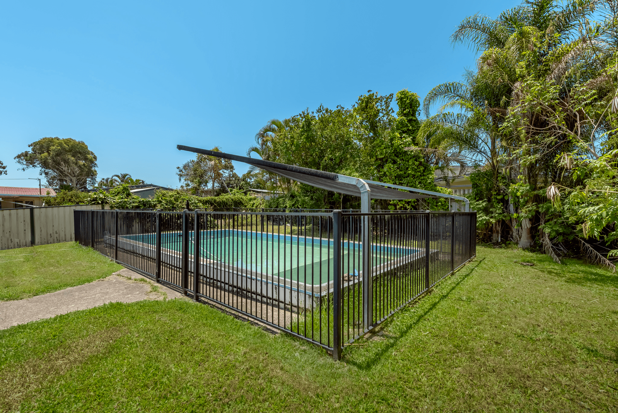 17 Rodlan Parade, LABRADOR, QLD 4215