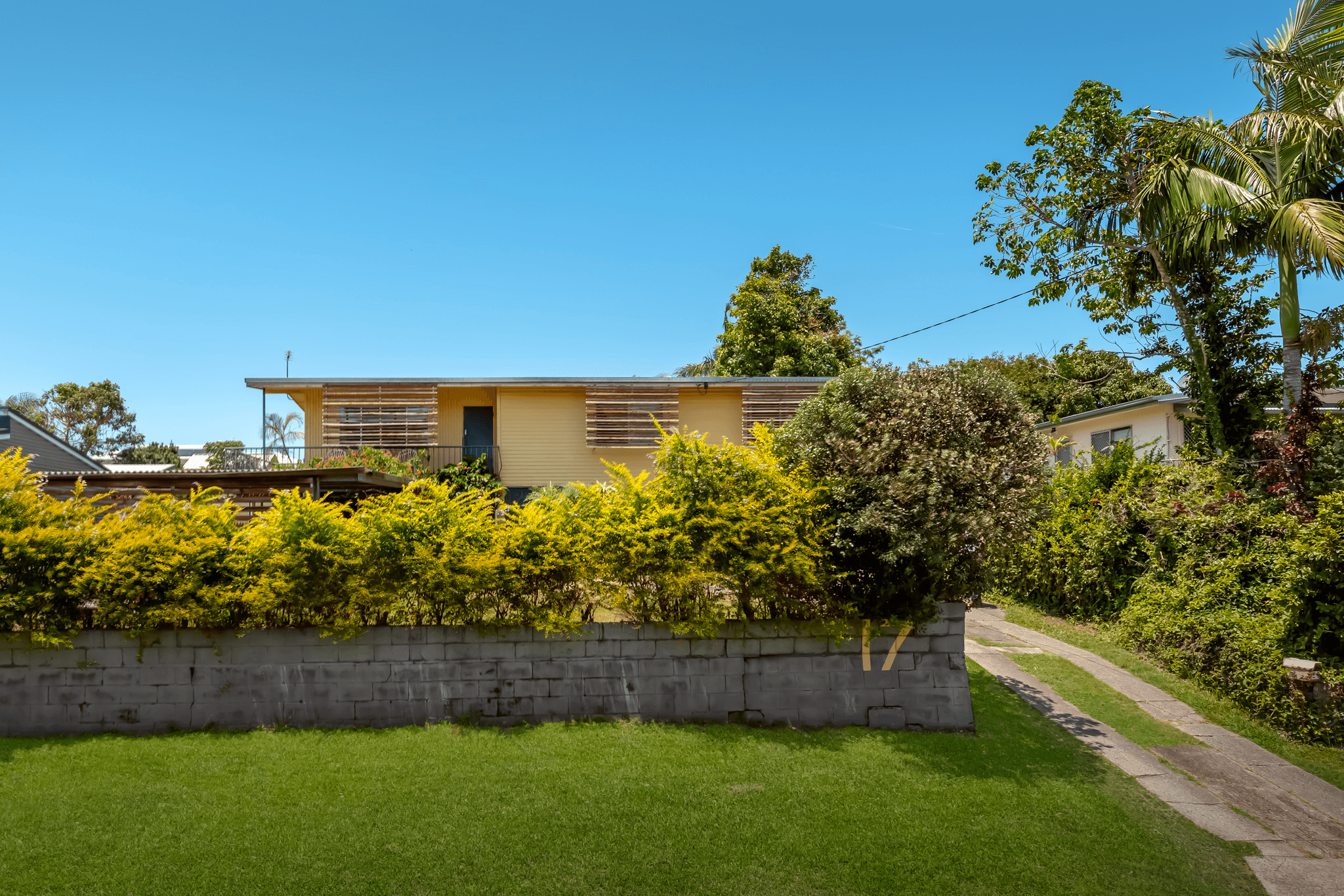 17 Rodlan Parade, LABRADOR, QLD 4215