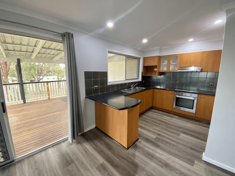 15 Hamilton Parade, Macleay Island, QLD 4184