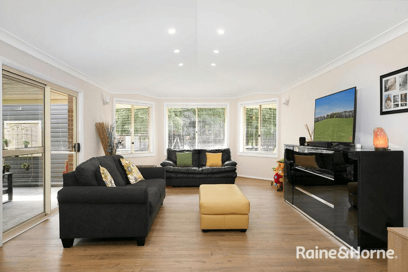 10 Victor Crescent, MOSS VALE, NSW 2577