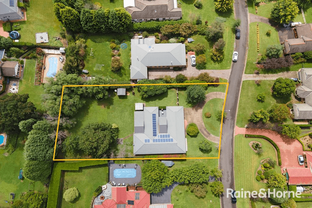 10 Victor Crescent, MOSS VALE, NSW 2577