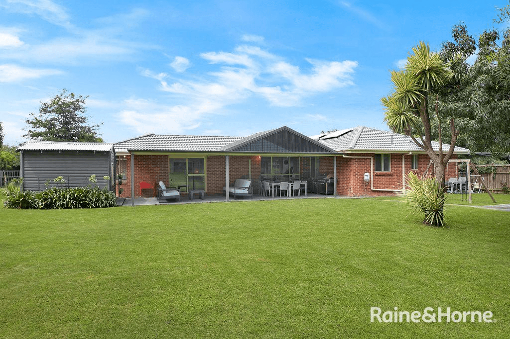 10 Victor Crescent, MOSS VALE, NSW 2577