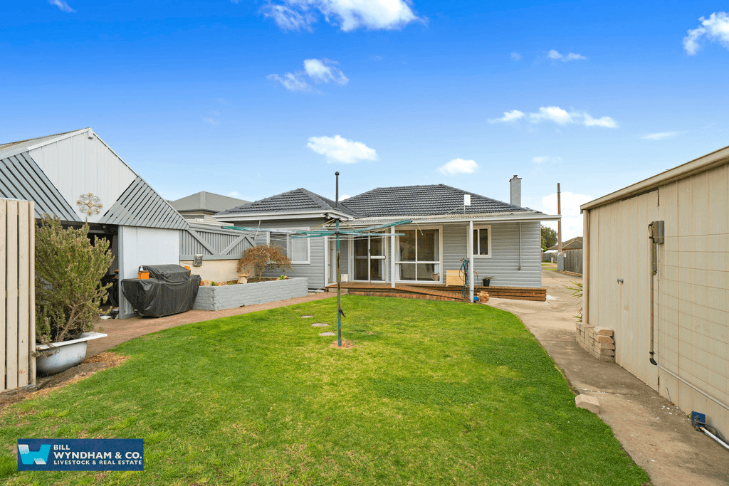 11 Ross Street, BAIRNSDALE, VIC 3875