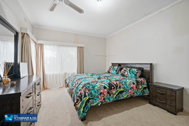 11 Ross Street, BAIRNSDALE, VIC 3875