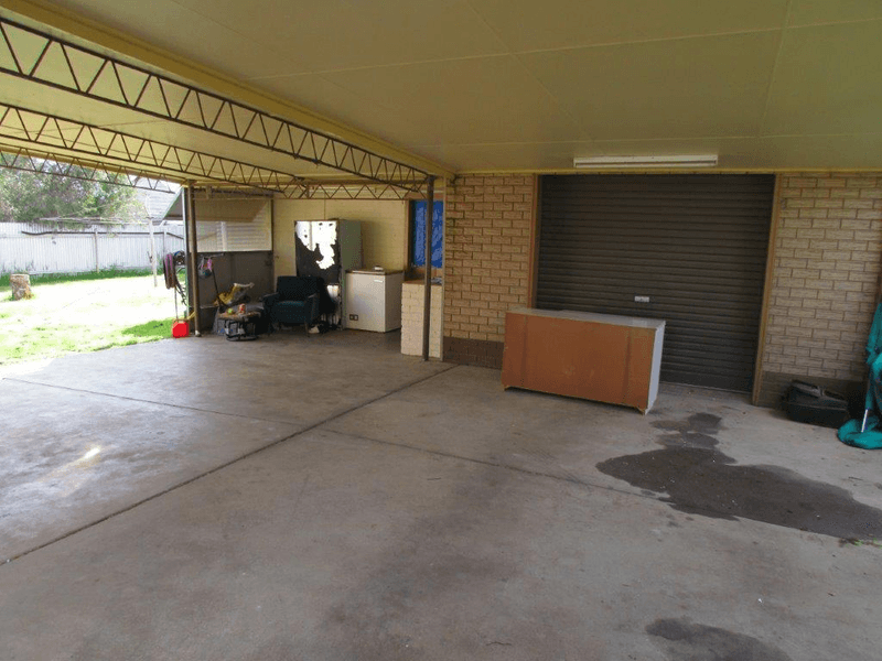 26 WOOD STREET, WARRACKNABEAL, VIC 3393