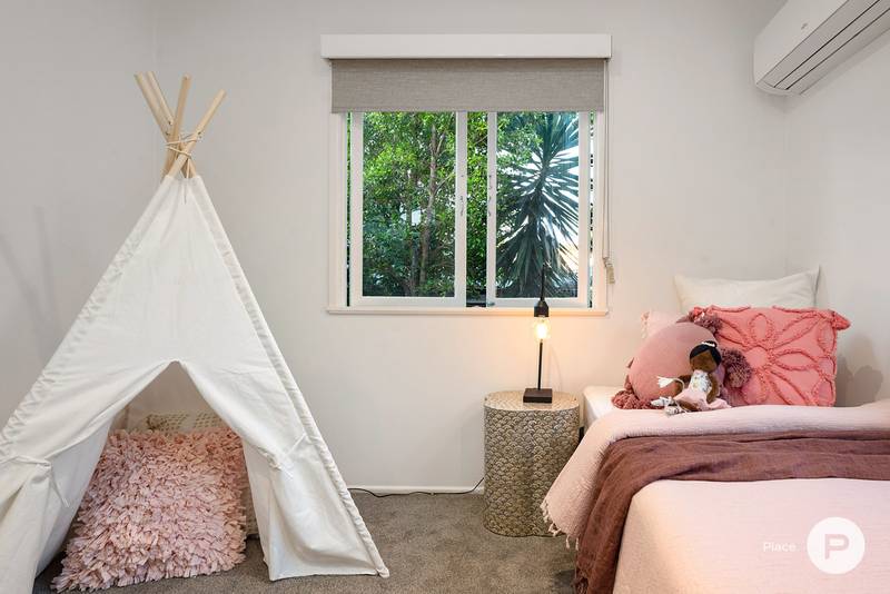 431 Nursery Road, Holland Park, QLD 4121