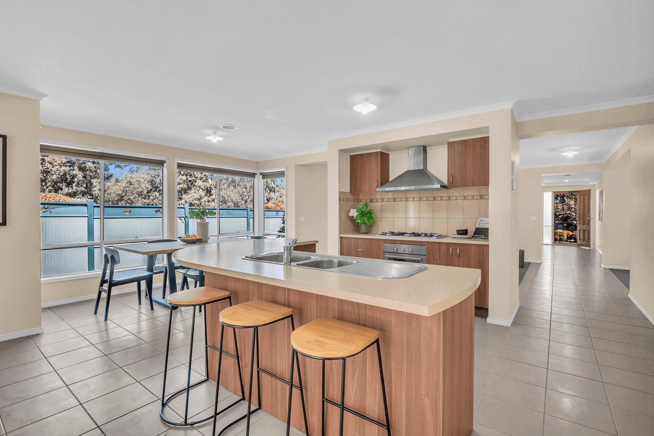 35 Chelsworth Loop, Craigieburn, VIC 3064