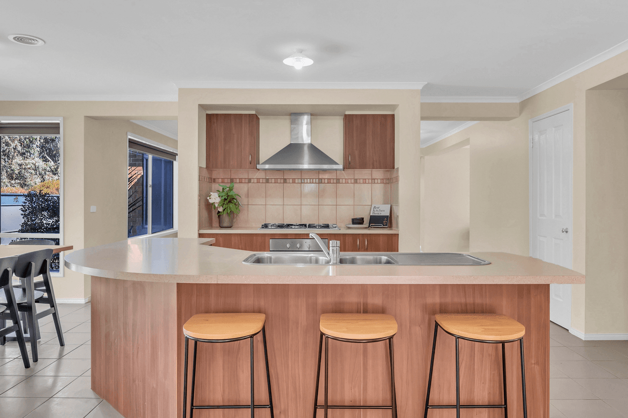 35 Chelsworth Loop, Craigieburn, VIC 3064