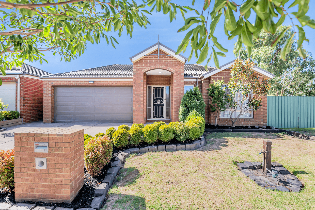 35 Chelsworth Loop, Craigieburn, VIC 3064