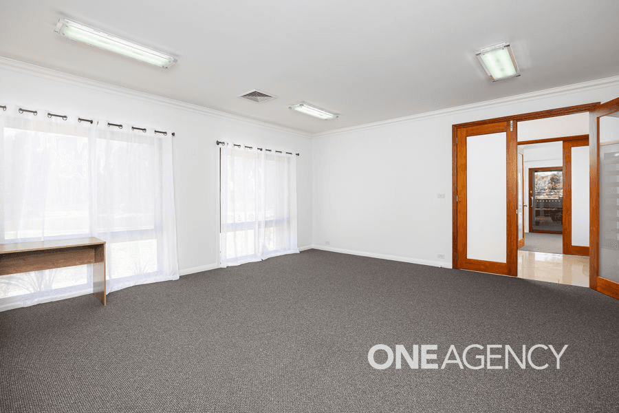 8 GLENOAK DRIVE, SPRINGVALE, NSW 2650