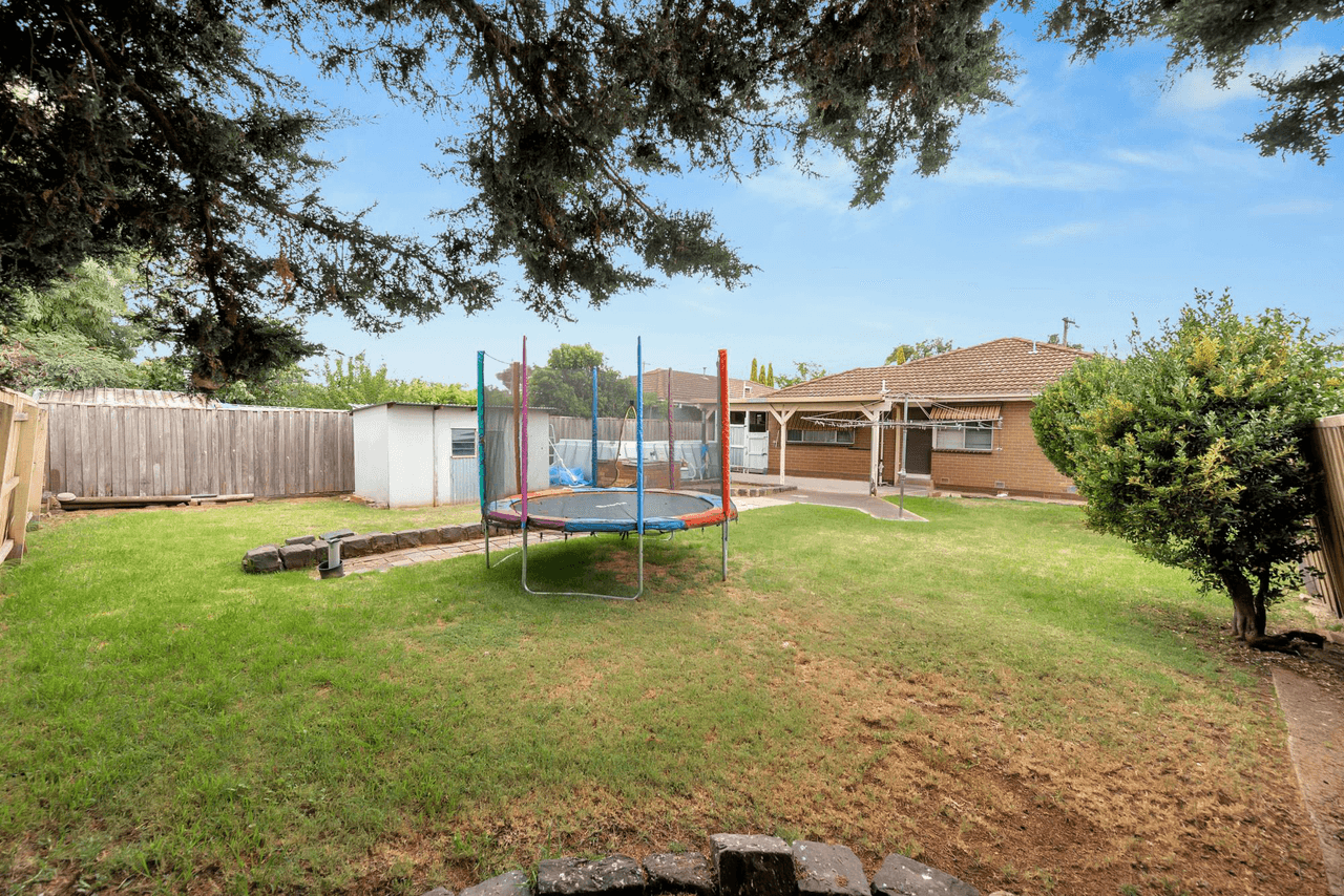 4 Blackwood Drive, MELTON SOUTH, VIC 3338