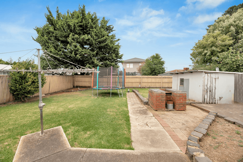 4 Blackwood Drive, MELTON SOUTH, VIC 3338